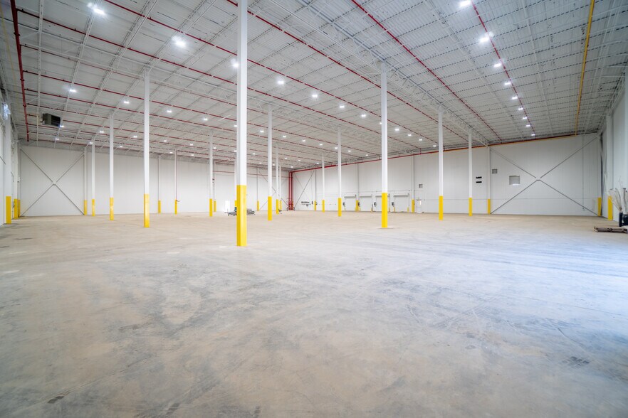 More Photos Of 1885 Alamac Rd, Lumberton Warehouse For Lease