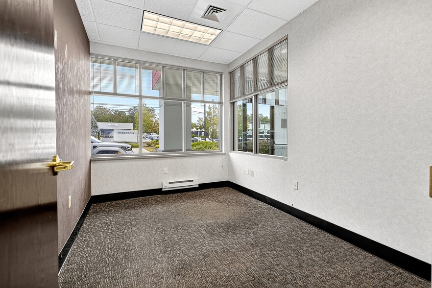 More Photos Of 414 W Lancaster Ave, Devon Bank For Sale