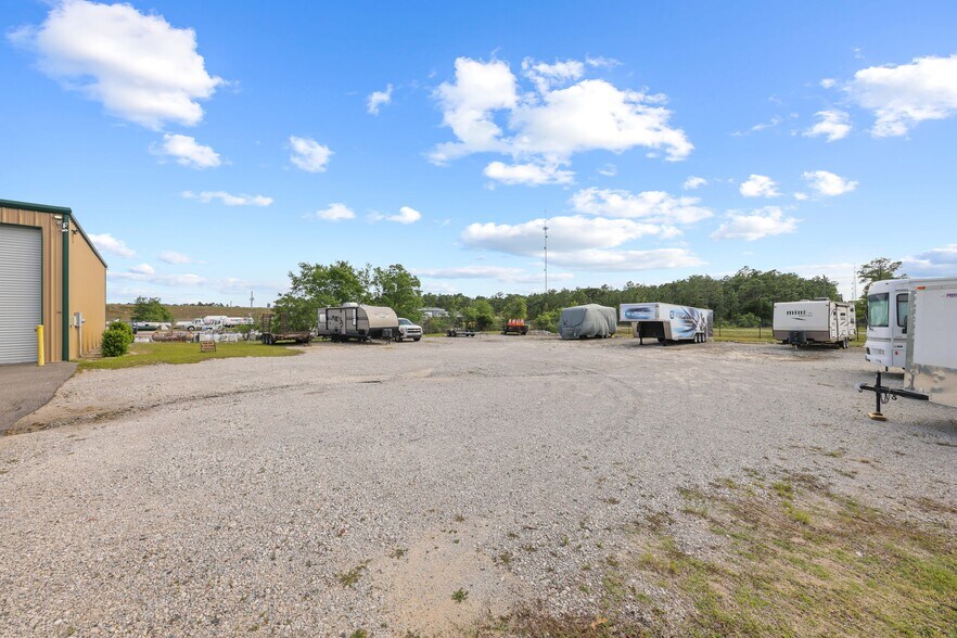 More Photos Of 202 Transcom Ct, Wilmington Self Storage For Lease