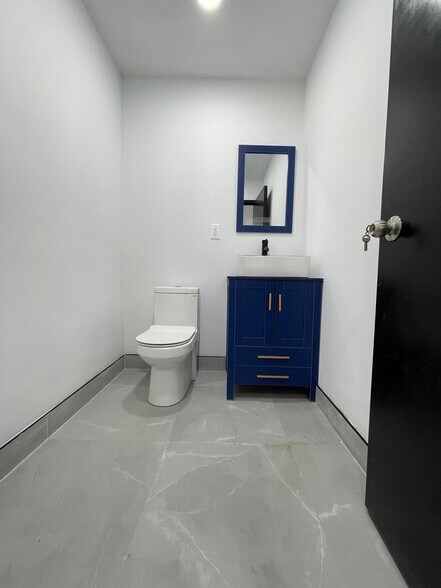 More Photos Of 566 Wilson Ave, Brooklyn Storefront For Lease