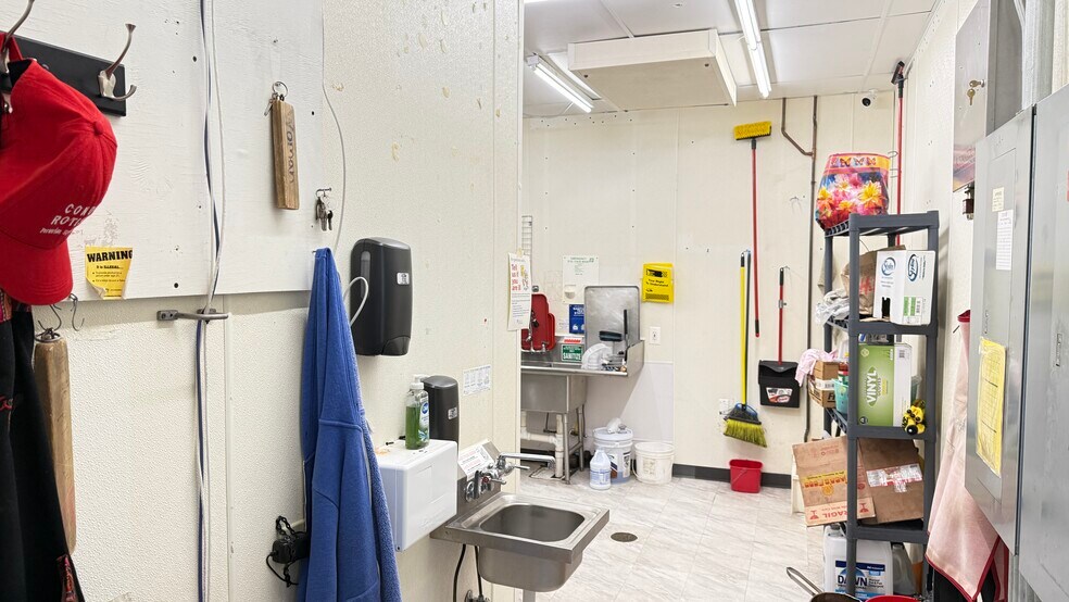 More Photos Of 1276-1280 N Route 83, Grayslake Unknown For Lease