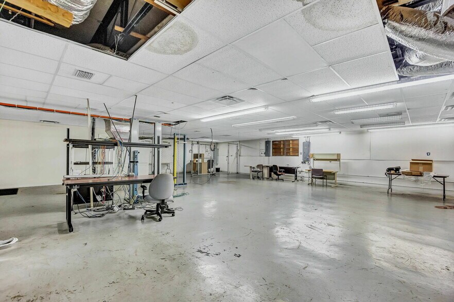 More Photos Of 902 E New Haven Ave, Melbourne Coworking Space