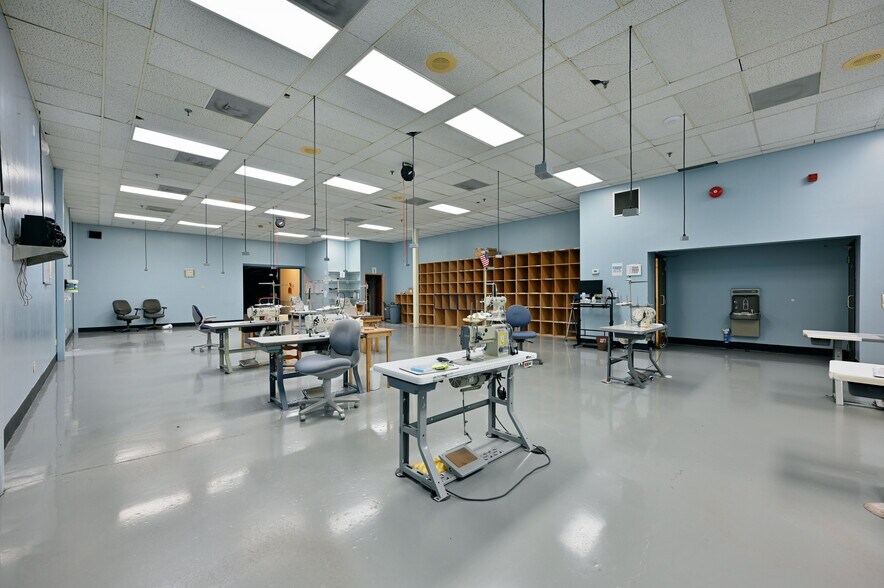 More Photos Of 310 W South St, Rice Lake Manufacturing For Lease