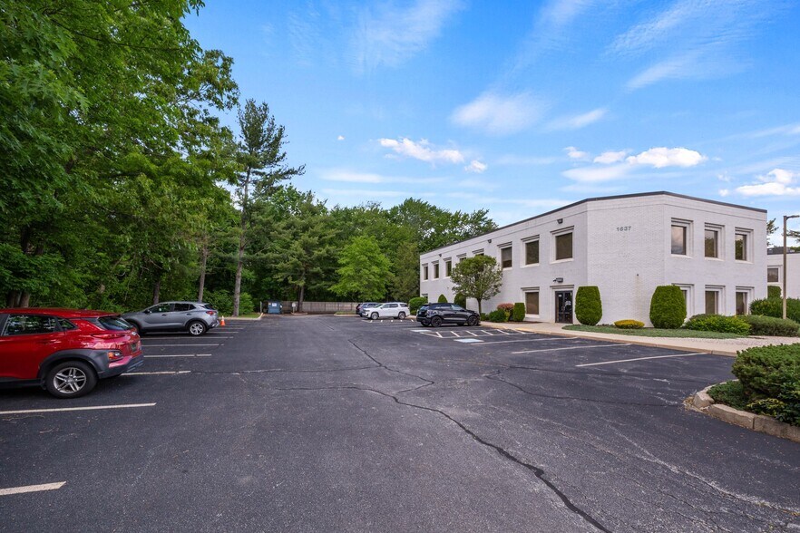 More Photos Of 1637 Mineral Spring Ave, North Providence Medical For Lease