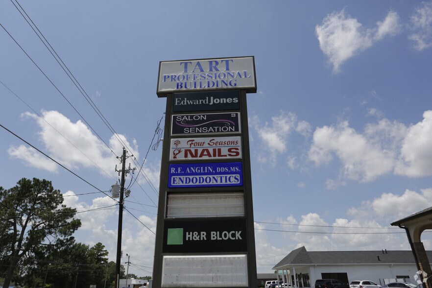 More Photos Of 512-520 Erwin Rd, Dunn General Retail For Lease