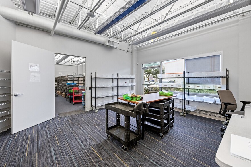 More Photos Of 6015 31st St E, Bradenton Office For Sale