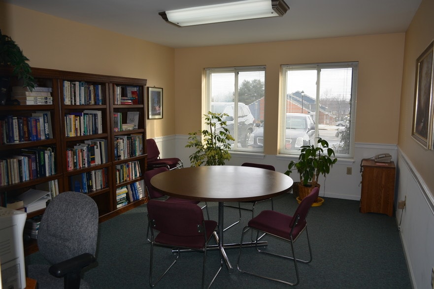 More Photos Of 5201-5215 W Woodmill Dr, Wilmington Medical For Sale