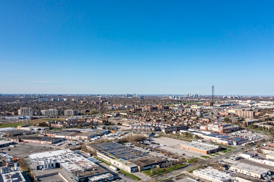 More Photos Of 100 Sunrise Av, Toronto Warehouse For Lease