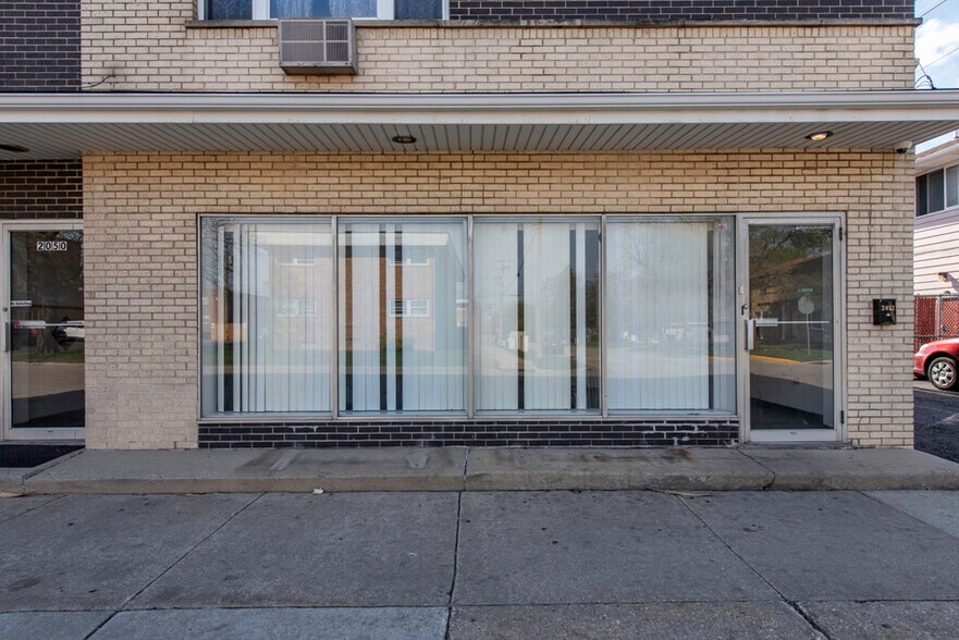 More Photos Of 2052 Western Ave, Waukegan Storefront For Lease