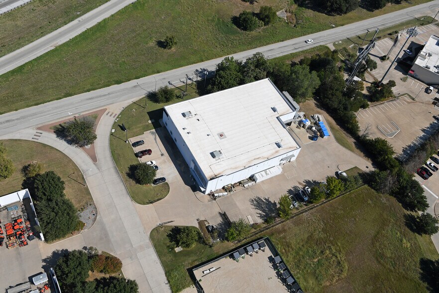 More Photos Of 4924 Cambridge Rd, Fort Worth Distribution For Sale