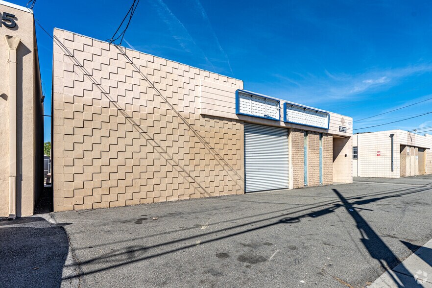 More Photos Of 12311 Woodruff Ave, Downey Unknown For Lease