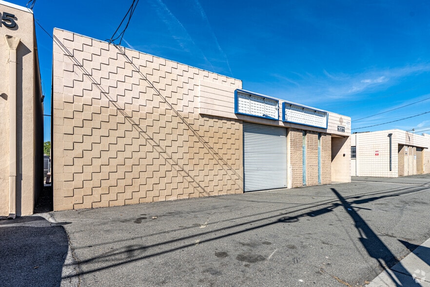 More Photos Of 12311 Woodruff Ave, Downey Unknown For Lease