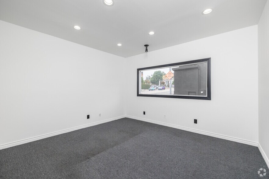 More Photos Of 1952 N Cahuenga Blvd, Los Angeles Movie Radio TVStudio For Lease