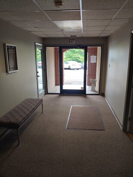 More Photos Of 8609 Kingston Pike, Knoxville Medical For Lease
