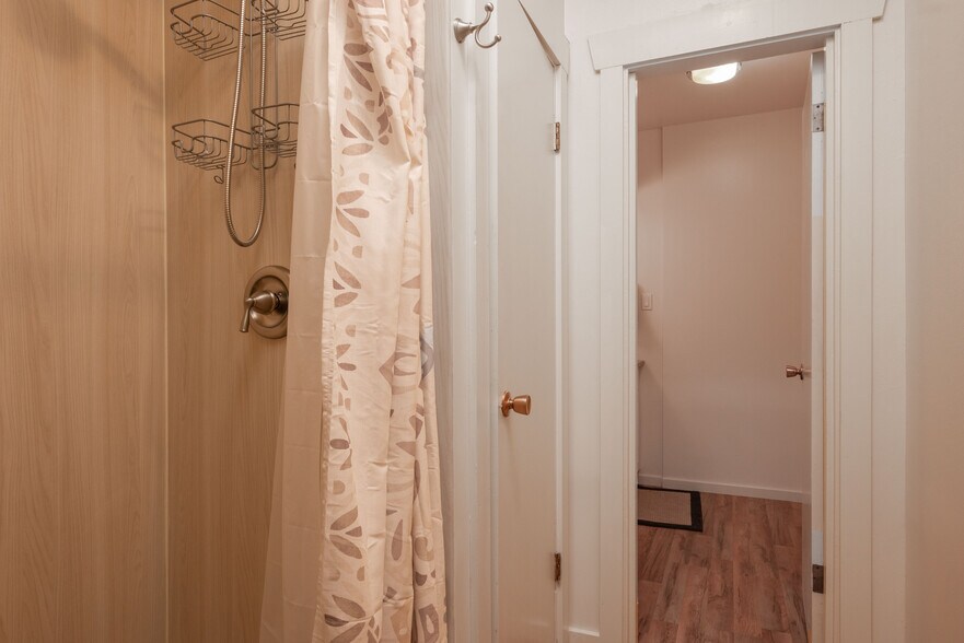 More Photos Of 1400 Maclovia Ln, Santa Fe Office Residential For Sale