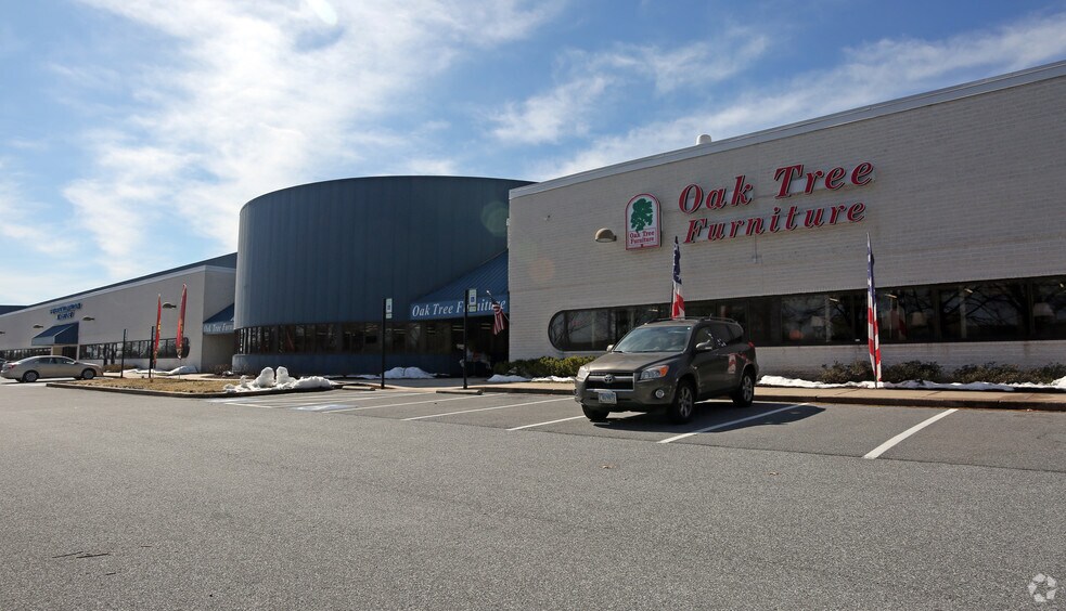 More Photos Of 8895 McGaw Rd, Columbia Light Distribution For Lease