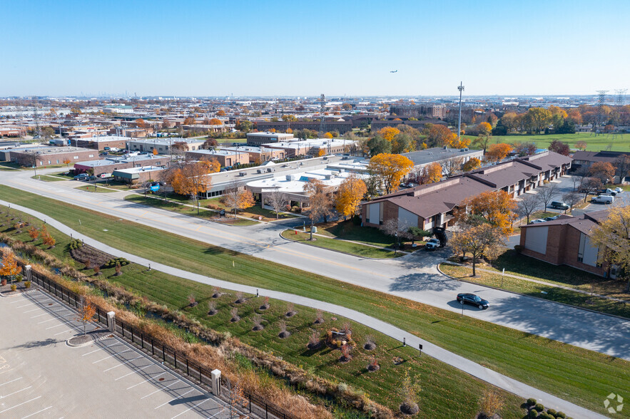 More Photos Of 837 Oakton St, Elk Grove Village Warehouse For Lease
