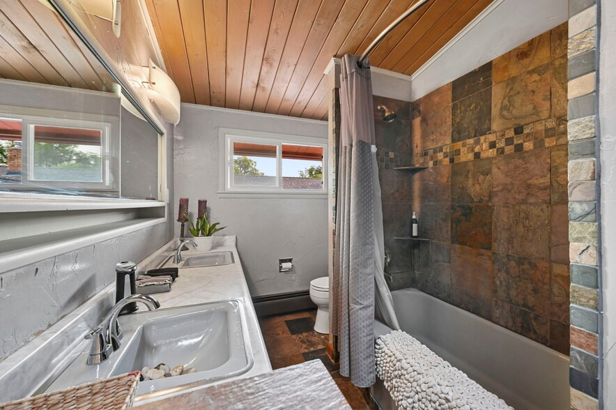 More Photos Of 2402 N Nevada Ave, Colorado Springs Freestanding For Sale