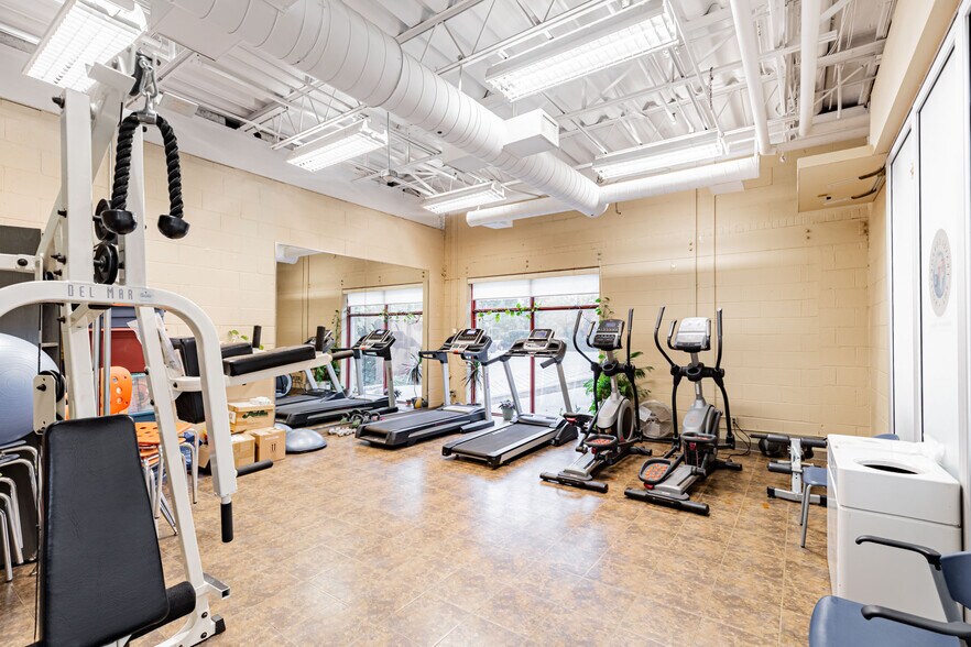 More Photos Of 33 Kern Rd, Toronto Light Distribution For Sale