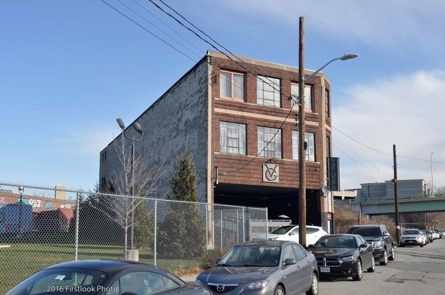 More Photos Of 115 Harris Ave, Providence Showroom For Sale