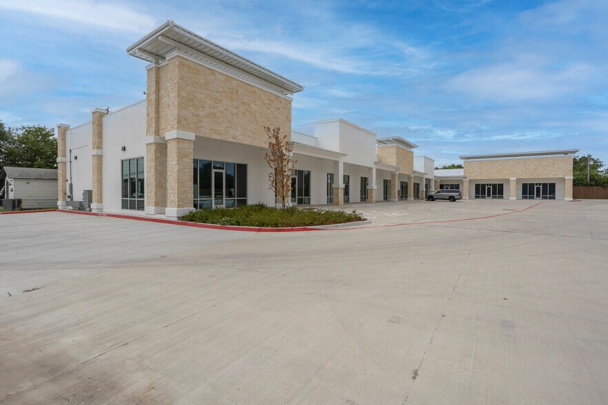 Primary Photo Of 325 N Saginaw Blvd, Saginaw Storefront Retail Office For Sale