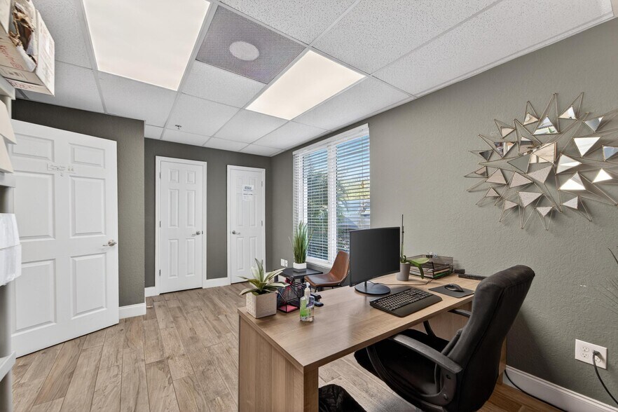 More Photos Of 3411 N 29th St, Tampa Office For Sale