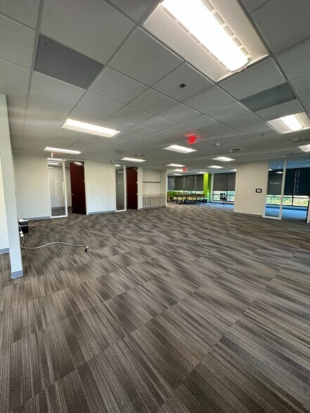 More Photos Of 6806 Paragon Pl, Richmond Office For Lease