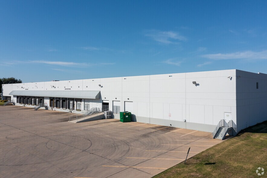 More Photos Of 1101 John Burgess Dr, Fort Worth Industrial For Lease