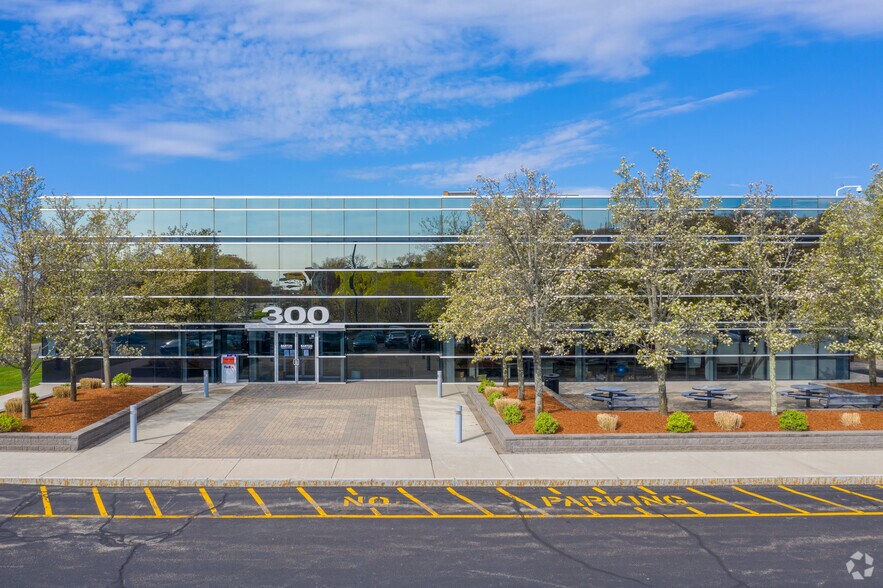 More Photos Of 300 Jubilee Dr, Peabody Manufacturing For Lease