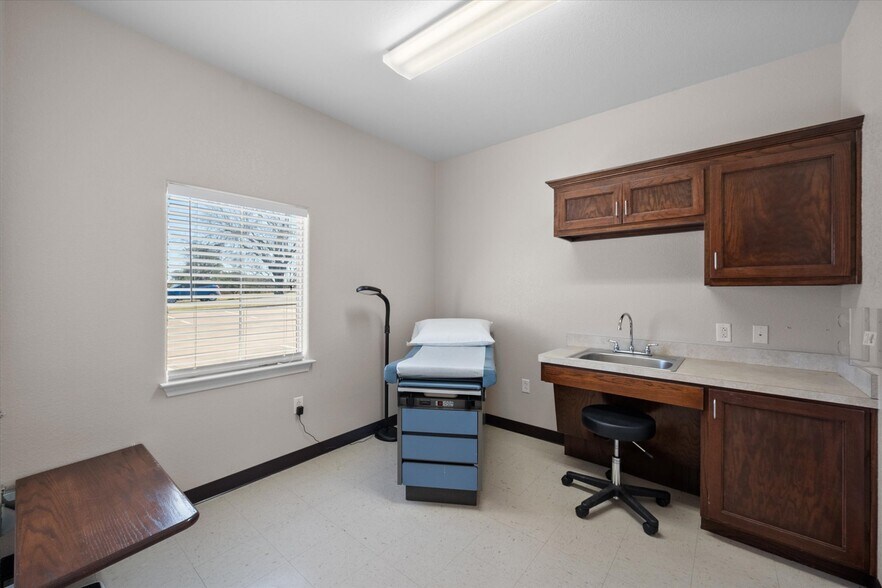 More Photos Of 306 Hospital Dr, Corsicana Rehabilitation Center For Sale