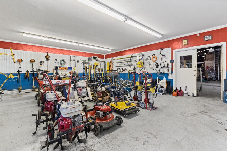 More Photos Of 17645 Blanco Rd, San Antonio General Retail For Sale