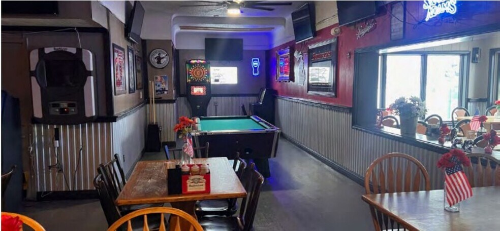 More Photos Of 22401 Huron River Dr, Rockwood Bar For Sale