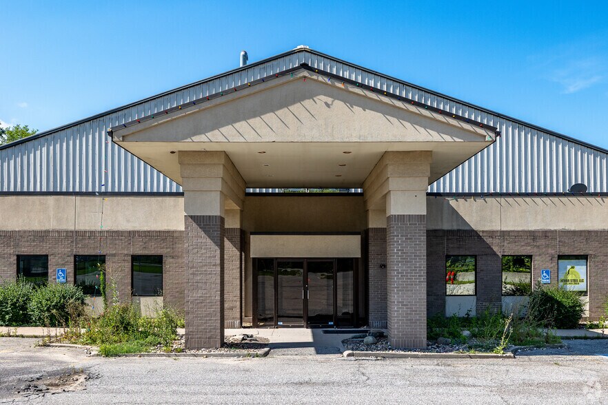 More Photos Of 4600 Park Ave, Des Moines Warehouse For Lease