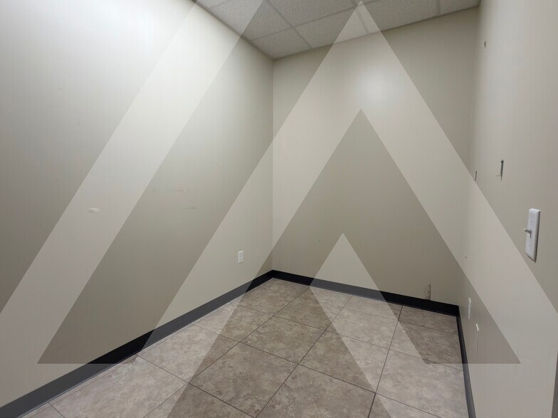 More Photos Of 10505 Fountaingate Dr, Stafford Office For Lease