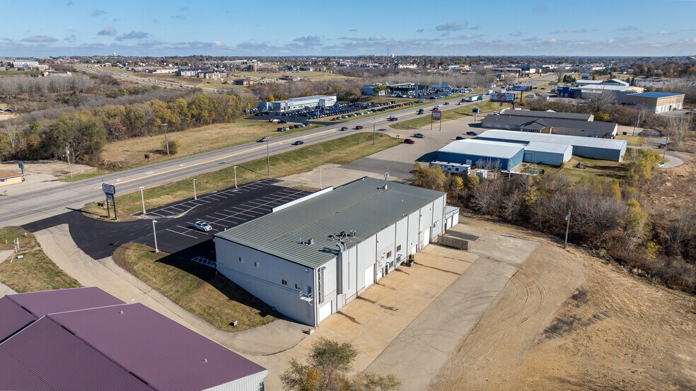 More Photos Of 4478-4488 Dodge St, Dubuque General Retail For Sale