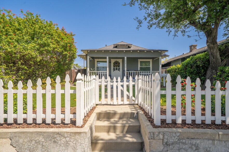More Photos Of 124 N Vista Bonita Ave, Glendora Apartments For Sale