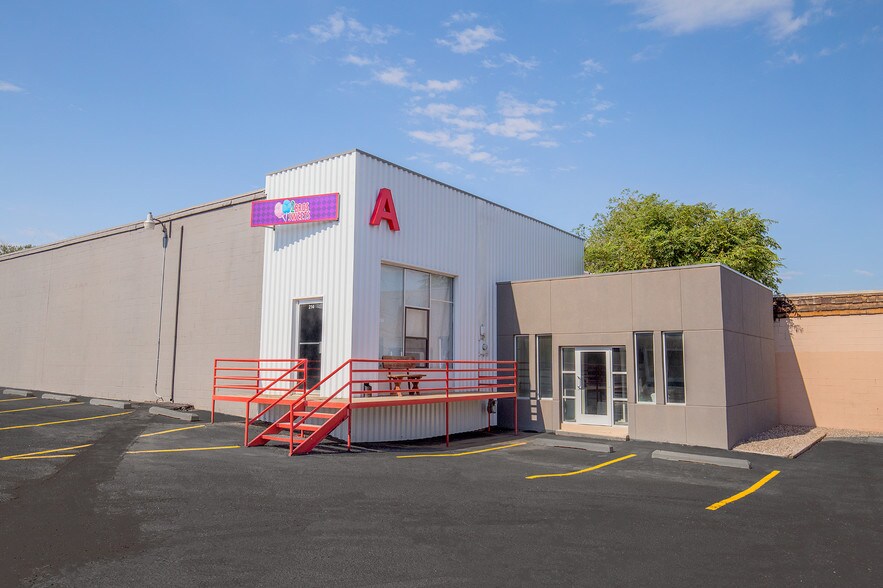 More Photos Of 214 Menaul Blvd NE, Albuquerque Freestanding For Lease