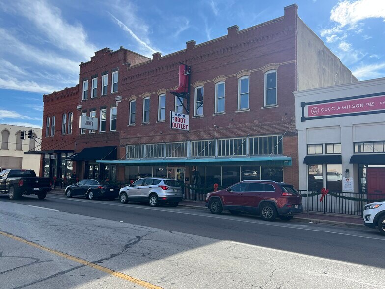 More Photos Of 110 E Chambers St, Cleburne General Retail For Sale