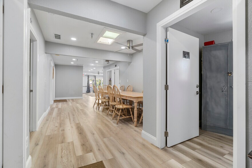 More Photos Of 431 W J St, Oakdale Assisted Living For Sale