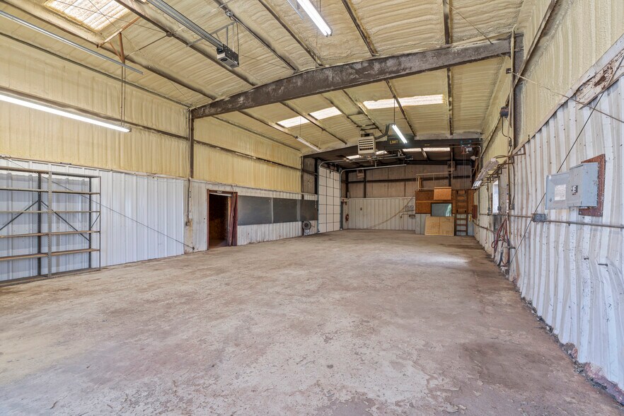 More Photos Of 520 Robison dr, Elk City Industrial For Sale