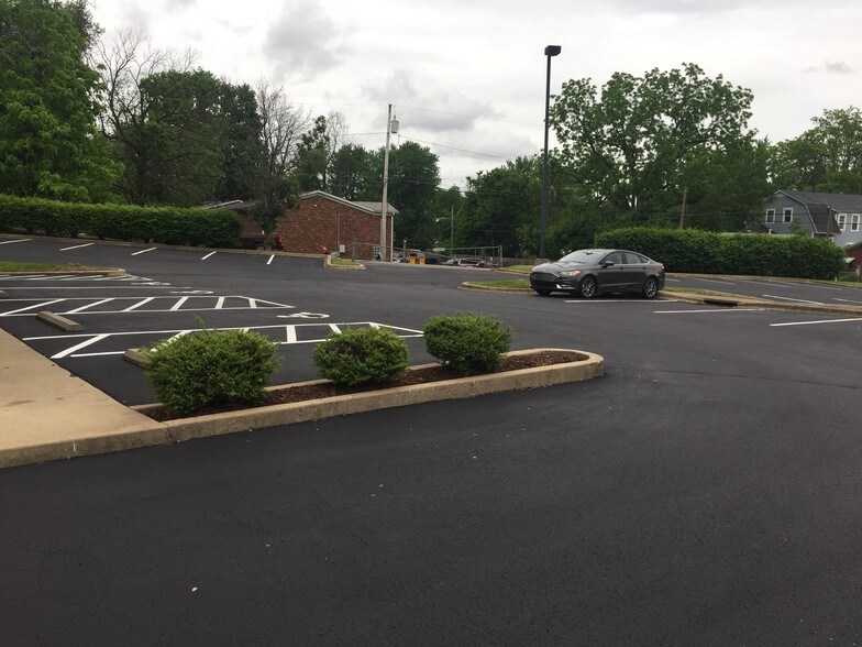 More Photos Of 1700 Old Bluegrass Ave, Louisville Medical For Lease