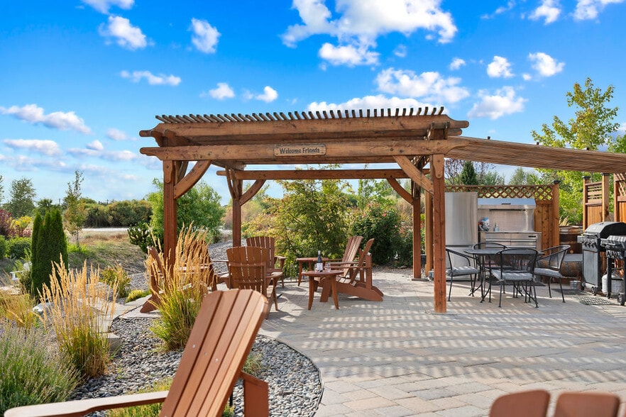More Photos Of 701 Fountain Blvd, Zillah Hotel For Sale