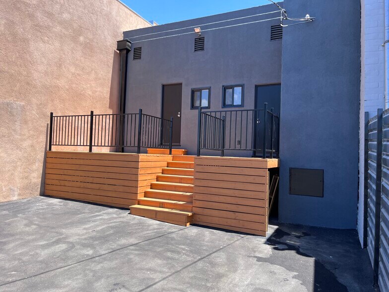 More Photos Of 10039-10041 Commerce Ave, Tujunga Storefront For Lease