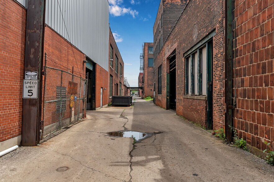 More Photos Of 203 Pratt St, Buffalo Manufacturing For Sale