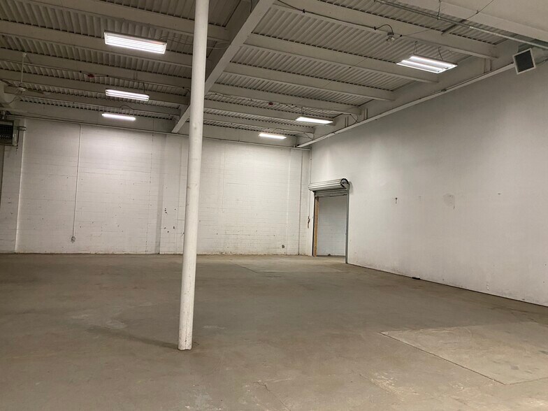 More Photos Of 31 Graystone St, Warwick Manufacturing For Lease