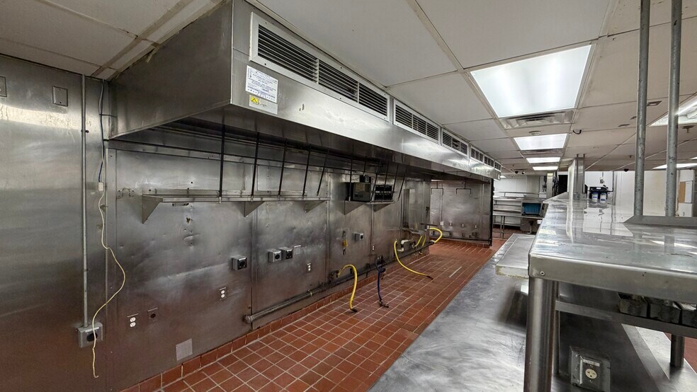More Photos Of 2124-2162 Merrick Ave, Merrick Unknown For Lease