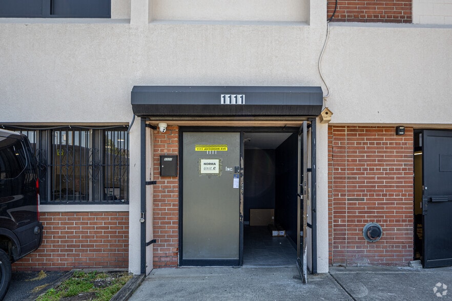 More Photos Of 1101-1113 Jefferson Ave, Elizabeth Warehouse For Lease