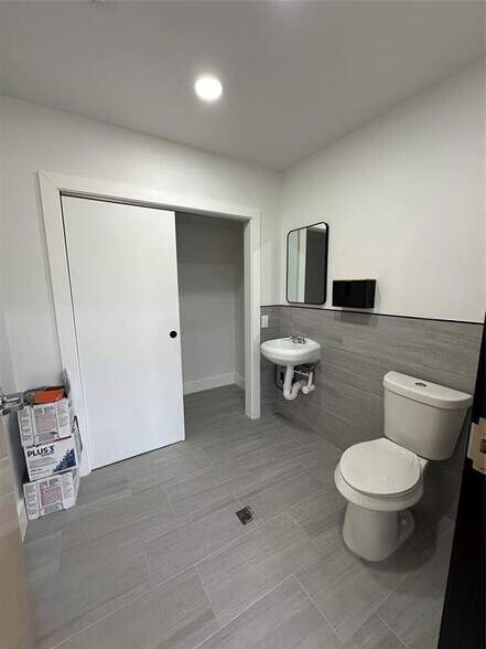 More Photos Of 27320 Ranch Road 12, Dripping Springs Office For Sale