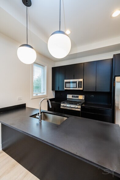 More Photos Of 6050 Eberhart ave, Chicago Apartments For Sale