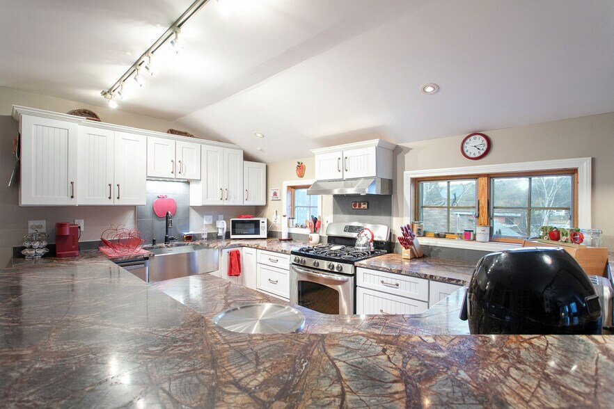 More Photos Of 2 Oak St, West Stockbridge Hospitality For Sale